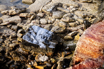 Каспий зимой. Лёд и камень