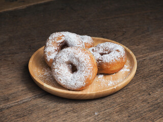 donuts with icing sugar