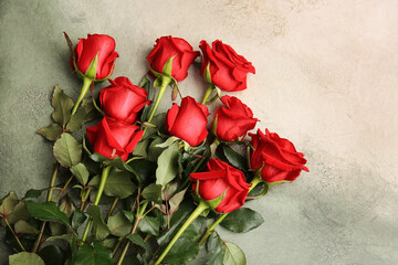Bouquet of beautiful red roses on color background