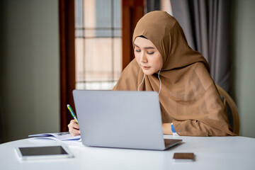 Middle east woman do work from home.