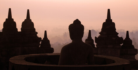 tample in mist