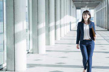 ビジネスウーマン 