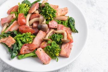 菜の花とベーコンの炒め物