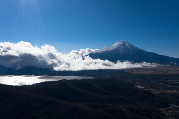 Fototapeta premium 富士山 山中湖 空撮 富士五湖 冬景色
