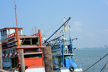Fototapeta na wymiar View of the fishing port overlooking the boat and Pattaya city. Which is a large city close to local fishing sources in Thailand