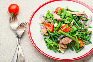 Meat salad with asparagus beans and tomatoes.