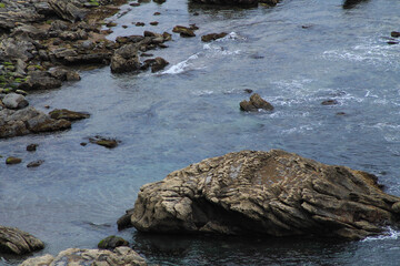 Rocas en la playa de la Arena.
