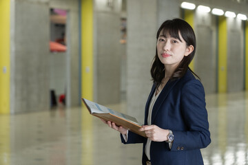 ビジネスウーマン 　ファイル