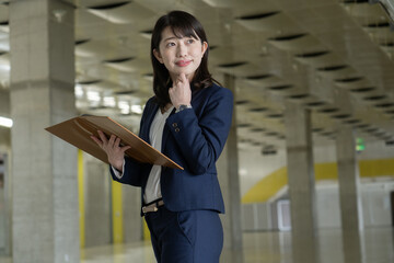 ビジネスウーマン 　ファイル