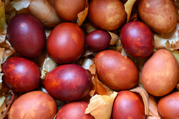 easter eggs painted onion husks. coloring the eggs according to the old natural eco-friendly method with peeled onions