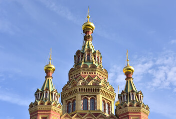 Fototapeta na wymiar Kolonistsky Park in Peterhof. Fragment of the brick facade Of the Cathedral of Saints Peter and Paul in the Russian architectural style of the XIX century