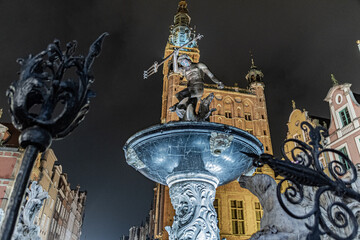 Fontanna Neptuna Gdańsk, Długa