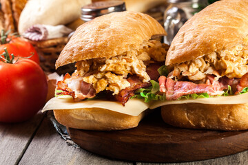 Ciabatta sandwich with smoked bacon and eggs