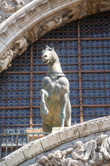 Obraz premium Détails architecturaux et artistiques de La Basilique Saint Marc