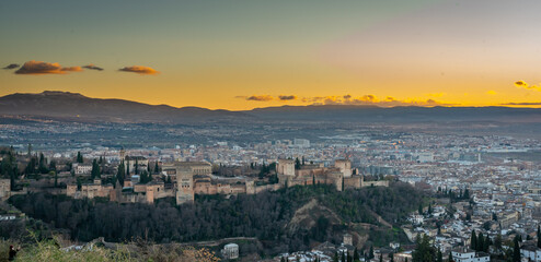 Fototapeta na wymiar Atardecer con vistas a la Alhambra. Granada.