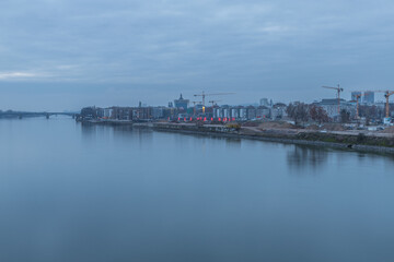 Kaiserbr&uuml;cke in Mainz an einem Wintermorgen