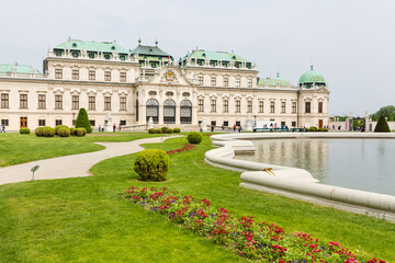 Obraz premium Upper Belvedere Palace And Pond, Austria