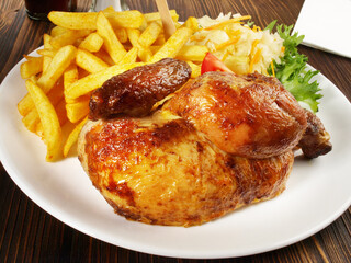 Halbes Grillhähnchen mit Pommes Frites