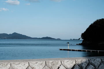 青空と海岸と桟橋