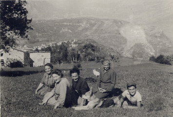 Obraz premium FOTO ANTICA DI GRUPPO ALL'APERTO