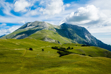 panorama del monte vettore, monti sibillini, italia