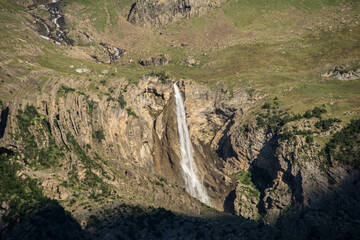 Valle de la Pineta. Pirineo Aragonés. Paisaje de alta montaña