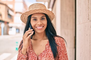 Young african american tourist woman on vacation talking on the smartphone at the city.