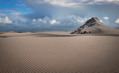 Fototapeta na wymiar Moving dunes
