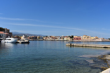 Fototapeta na wymiar pier with a view of the Greek city