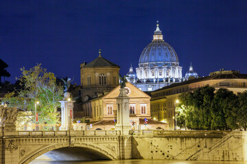 Fototapeta premium Full of the Tiber River in Rome. Lots of rain and a lot of water flowing towards the sea