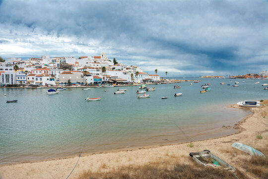 Fischerdorf ferragudo in algarve