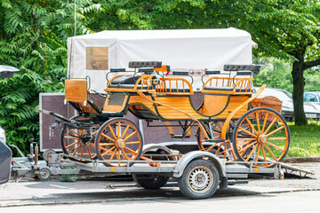 Pferdemarkt_Ludwigsburg_2018_Kutsche_verladen