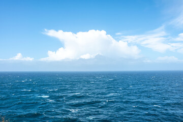 wolken am meereshorizont