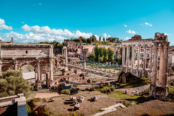 Fototapeta na wymiar Römischer Marktplatz - Forum Romanum in Rom, Italien