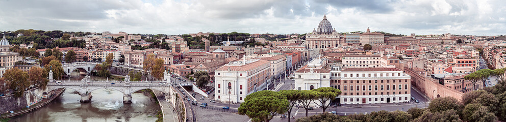Fototapeta na wymiar Rom Panorama vom Vatikanstadt mit Petersdom - Stadtansicht der historischen Altstadt