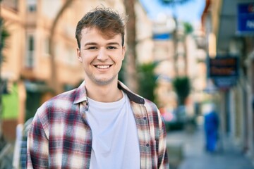 Fototapeta premium Young caucasian man smiling happy standing at the city.