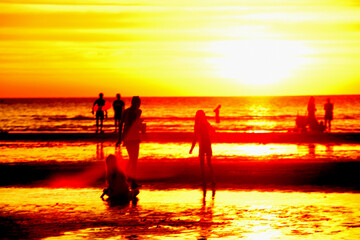 Fototapeta premium Title: Beautiful golden yellow sky and sun The view of the beach, the beach and the sun loungers are rising. Beautiful golden yellow sky and sun