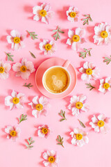 Obraz na płótnie Canvas cup of coffee and flowers