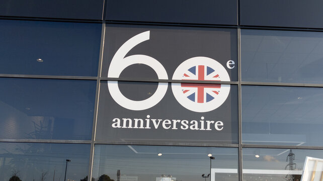 MINI 60 Anniversaire 60th Birthday Celebrations British Car Logo Sign On Dealership Windows