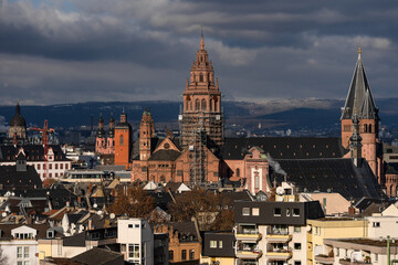 Fototapeta premium Mainzer Dom im Winter