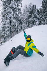 Fototapeta na wymiar man strap in snowboard. winter sport activities
