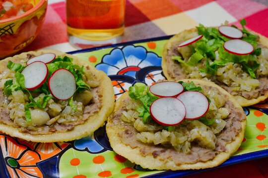 Tostada de pata トスターダ・デ・パタ（メキシコ料理）