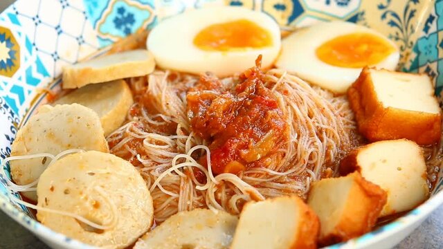 Grass noodles with spicy soup or Mee Siam, Malasian famous food.