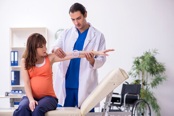 Pregnant woman visiting male doctor gynecologist