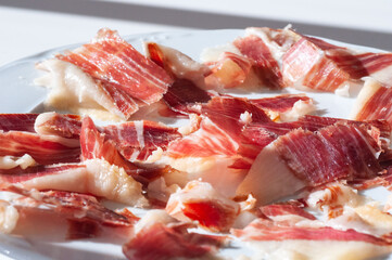 Plato de jamón ibérico de bellota cortado a mano