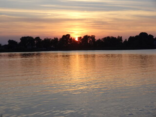 Obraz premium sunset over the river