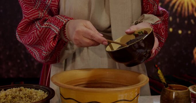Ukrainian Cooking Add poppy seeds to the kuti