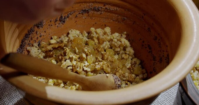 Ukrainian traditions for Christmas, the process of cooking kuti