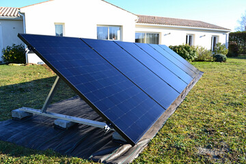 Fototapeta Installation photovoltaïque au sol, autoconsommation.
 obraz