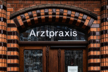 Arztpraxis Eingangstür
